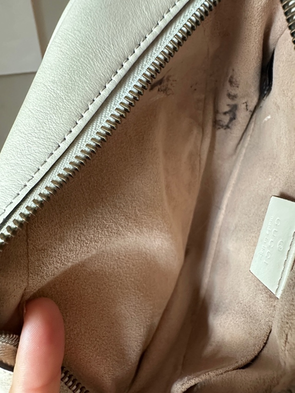 Gucci Cream Chevron Marmont Small Camera Crossbody with Gold GG - Picture 3 of 6